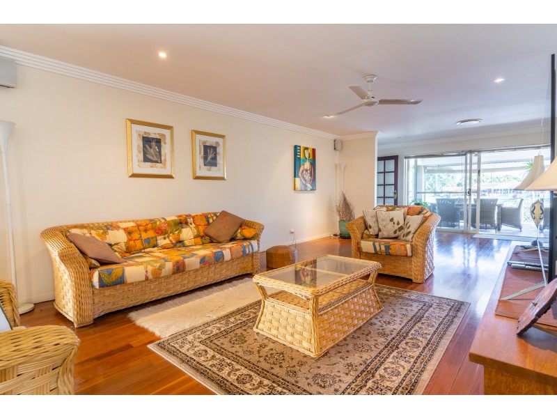14 Welby Street, Broadbeach Waters QLD 4218