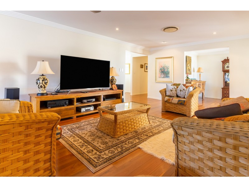 14 Welby Street, Broadbeach Waters QLD 4218