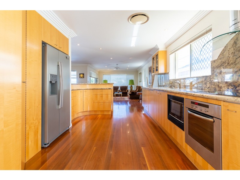 14 Welby Street, Broadbeach Waters QLD 4218