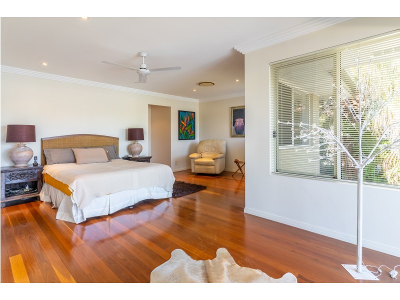 14 Welby Street, Broadbeach Waters QLD 4218