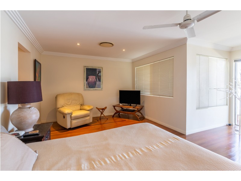 14 Welby Street, Broadbeach Waters QLD 4218