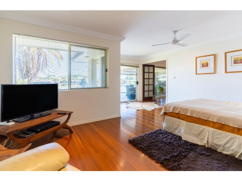 14 Welby Street, Broadbeach Waters QLD 4218