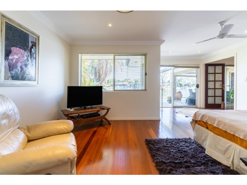 14 Welby Street, Broadbeach Waters QLD 4218