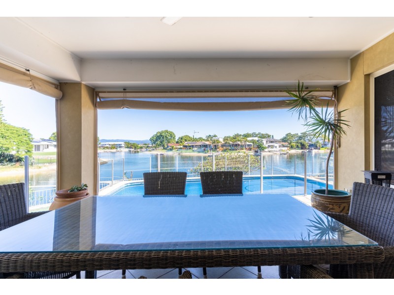 14 Welby Street, Broadbeach Waters QLD 4218