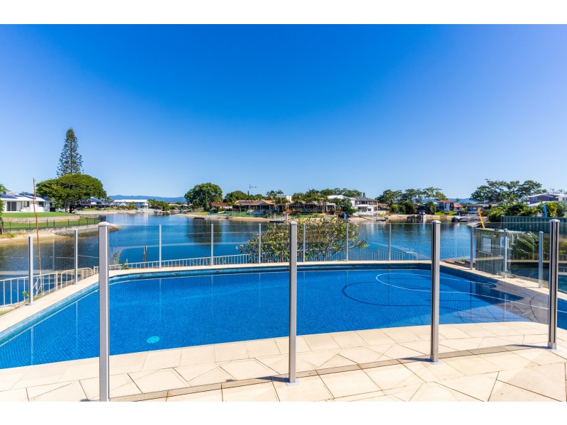 14 Welby Street, Broadbeach Waters QLD 4218