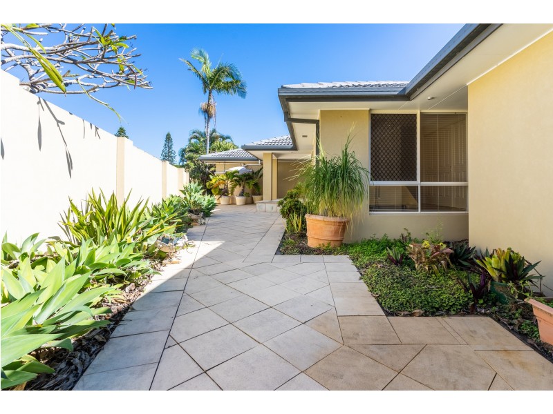 14 Welby Street, Broadbeach Waters QLD 4218