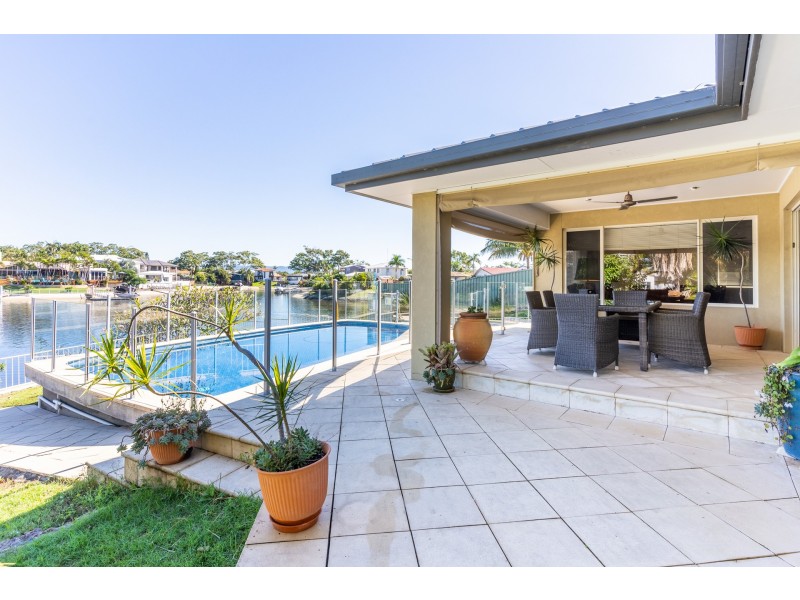 14 Welby Street, Broadbeach Waters QLD 4218