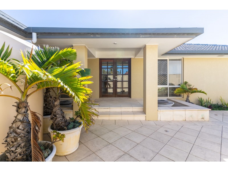 14 Welby Street, Broadbeach Waters QLD 4218
