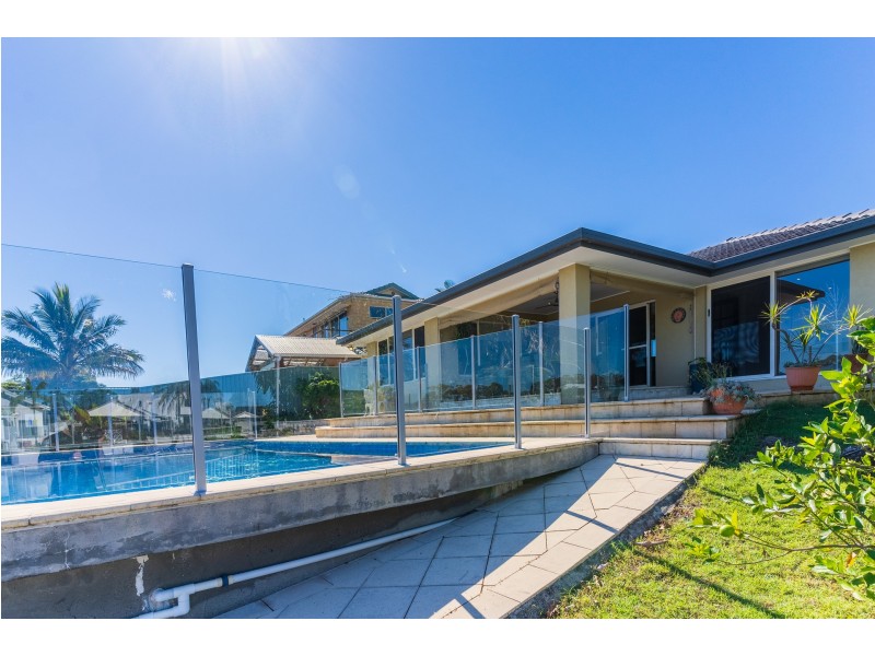 14 Welby Street, Broadbeach Waters QLD 4218