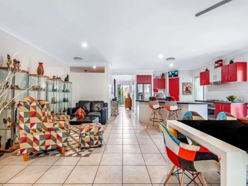10 Whitewood Place, Molendinar QLD 4214