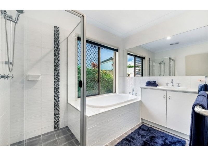 10 Whitewood Place, Molendinar QLD 4214
