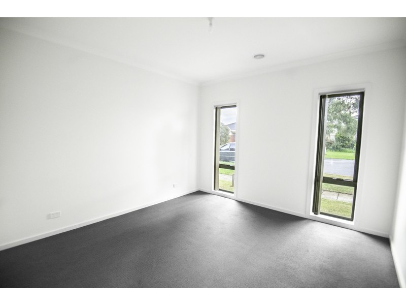 46 Hal Porter Terrace, Lynbrook VIC 3975