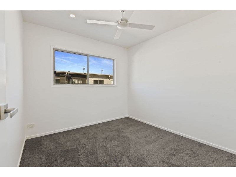30/1A Regatta Boulevard, Wurtulla QLD 4575