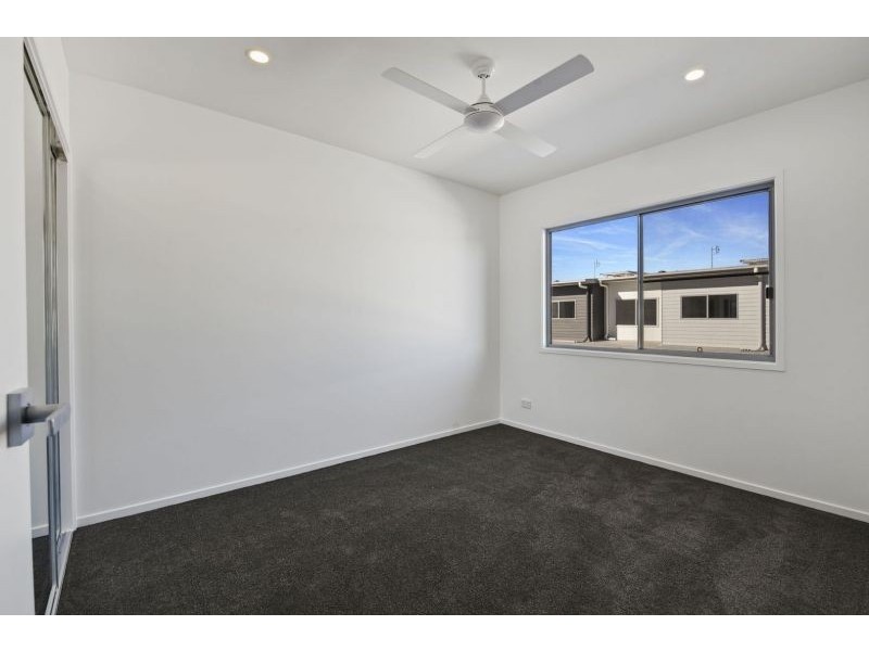 30/1A Regatta Boulevard, Wurtulla QLD 4575