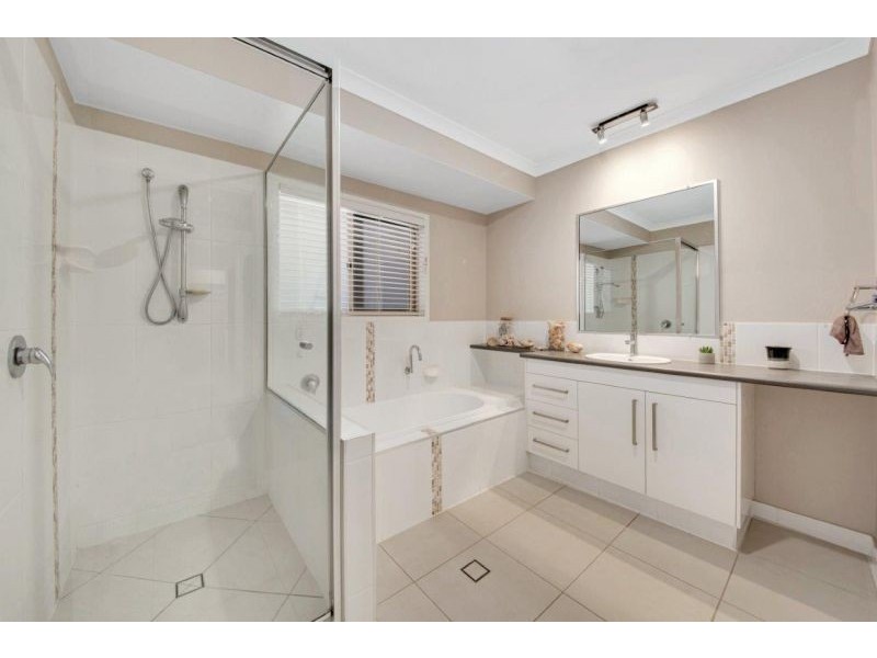 16 Wyara Close, Clinton QLD 4680
