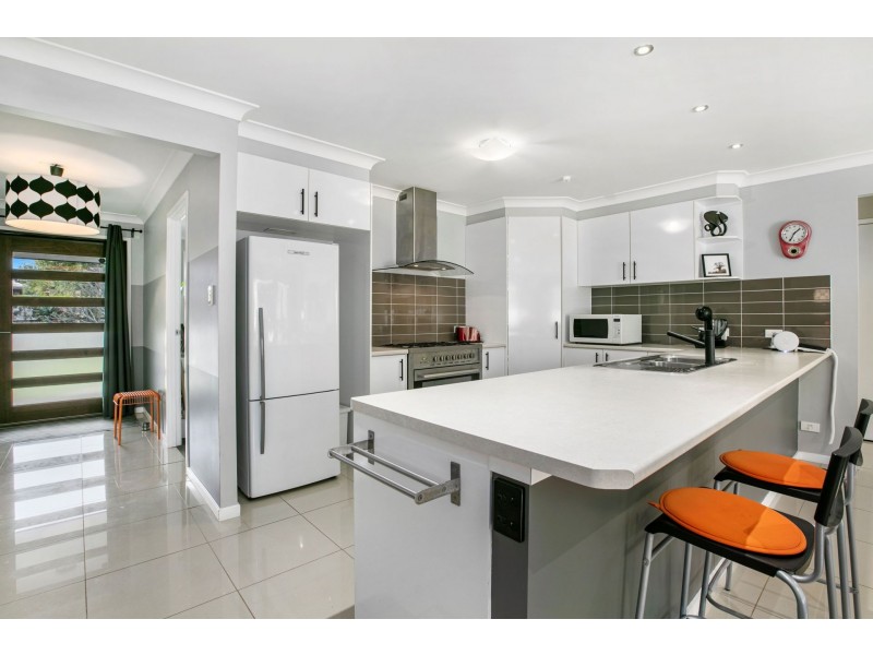 6 Estuary Ave, Victoria Point QLD 4165