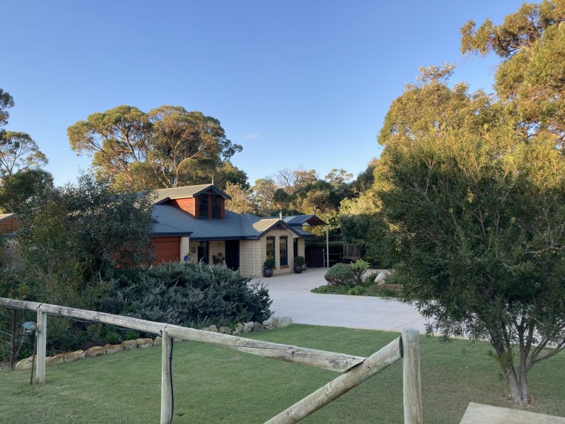 4 Tuckey Place, Golden Bay WA 6174
