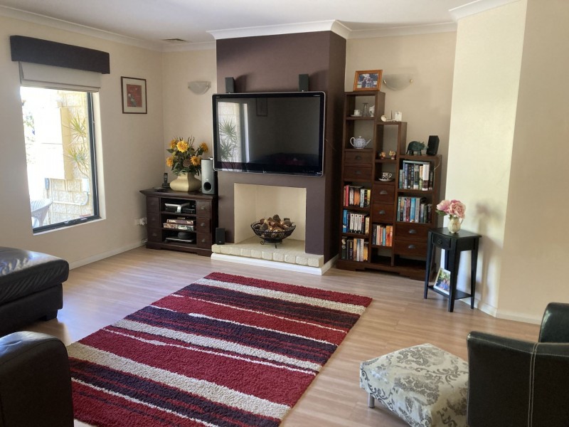 4 Tuckey Place, Golden Bay WA 6174