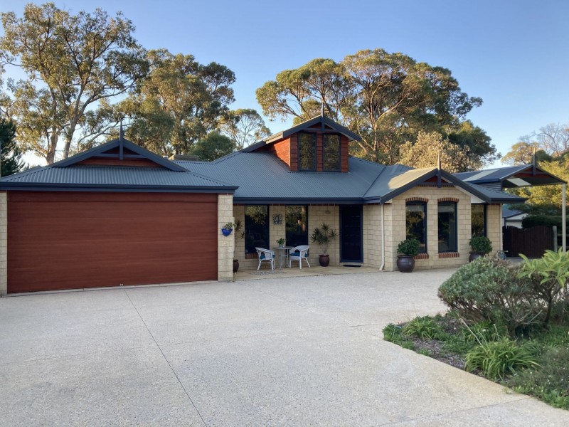 4 Tuckey Place, Golden Bay WA 6174