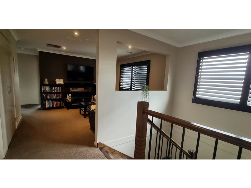 28 Peppermint Grove, Taylors Hill VIC 3037