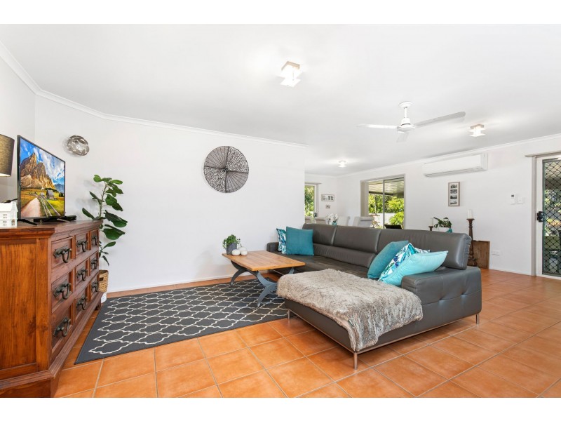 5 Coast Bay Close, Point Vernon QLD 4655