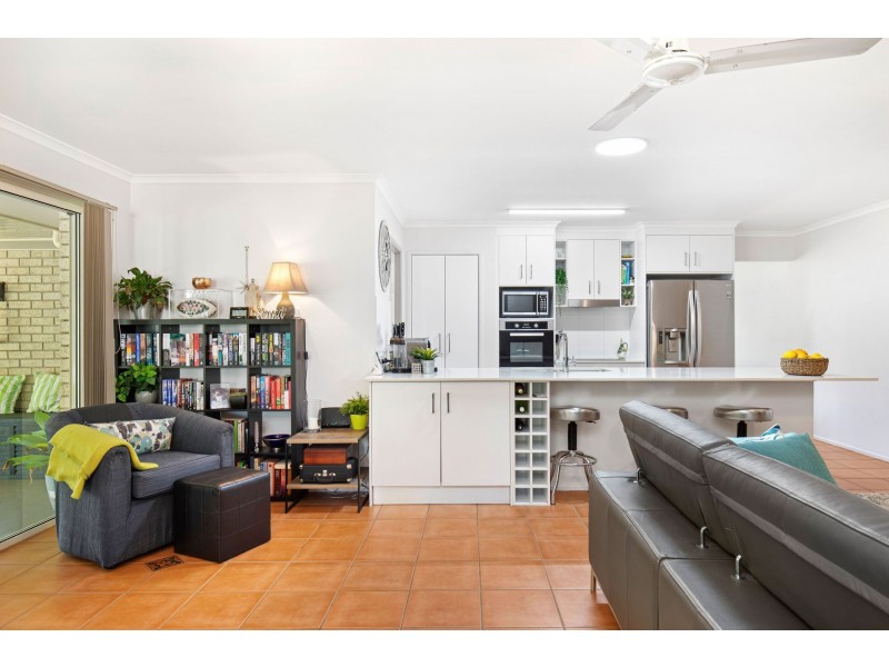 5 Coast Bay Close, Point Vernon QLD 4655