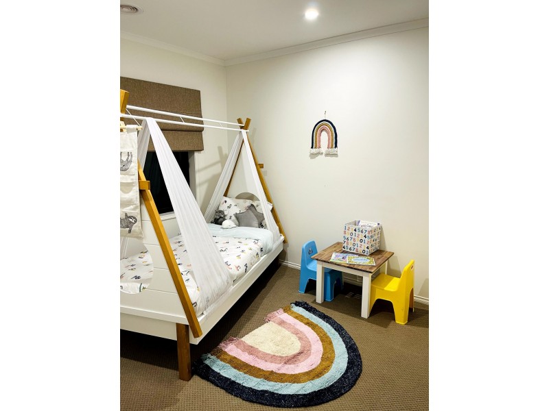 8 Vine Close, Point Cook VIC 3030