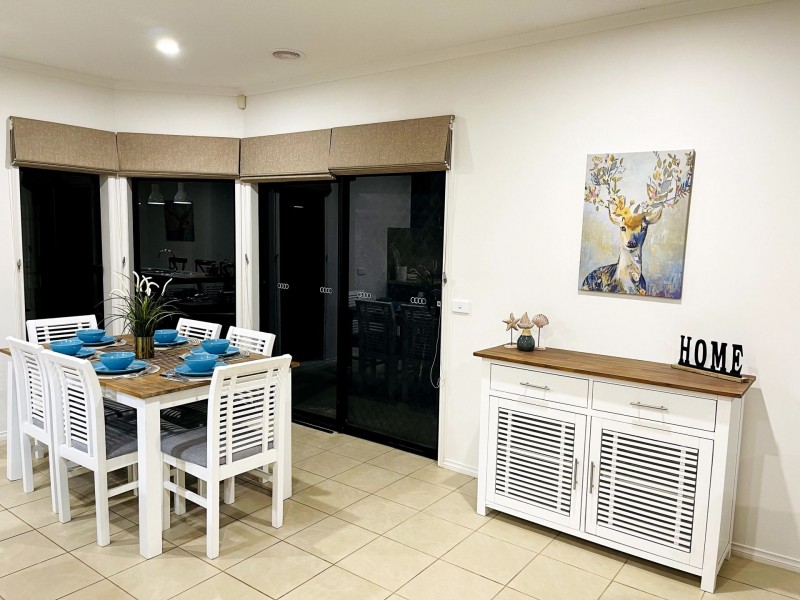 8 Vine Close, Point Cook VIC 3030