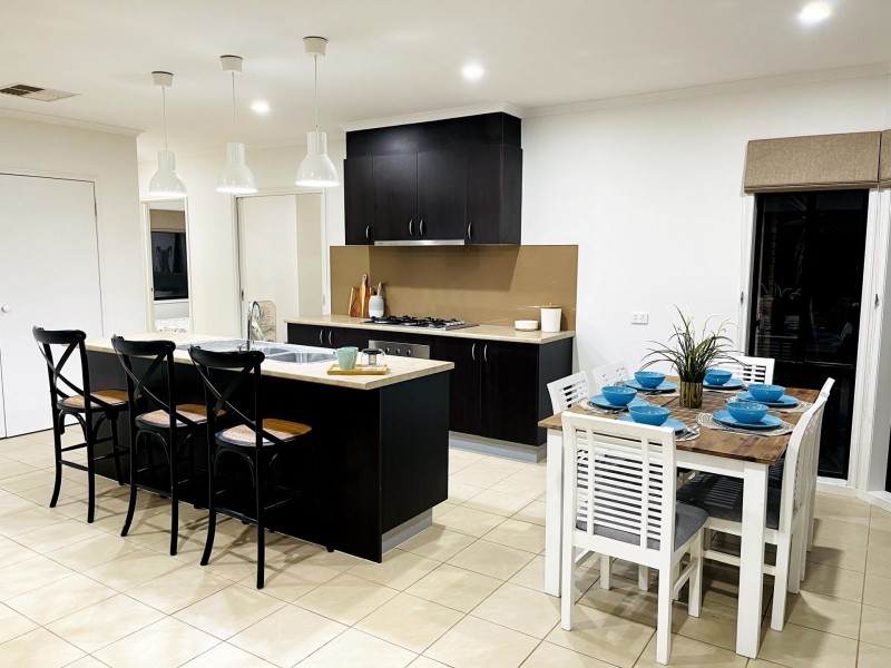 8 Vine Close, Point Cook VIC 3030