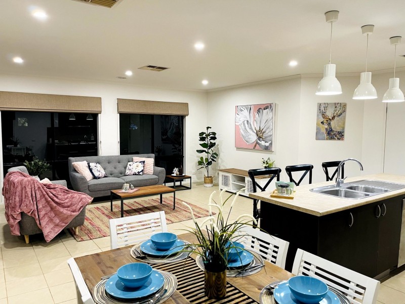 8 Vine Close, Point Cook VIC 3030