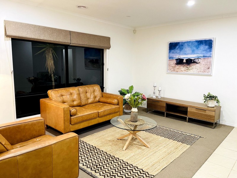 8 Vine Close, Point Cook VIC 3030