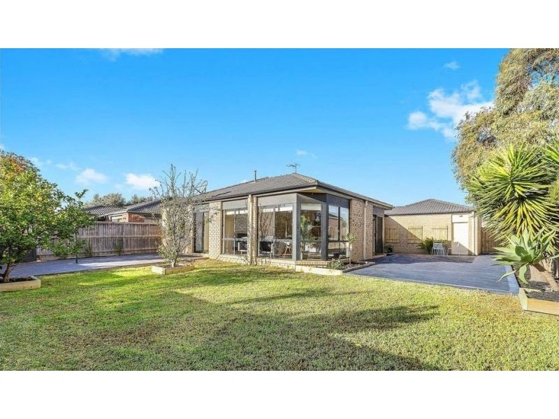 8 Vine Close, Point Cook VIC 3030