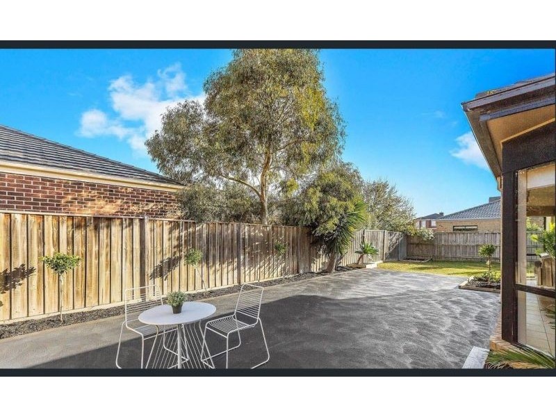 8 Vine Close, Point Cook VIC 3030