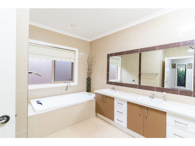 14 Candlebark Drive, Greenvale VIC 3059