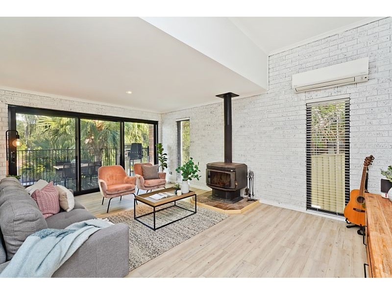 11 Lenaghan Crescent, Eleebana NSW 2282