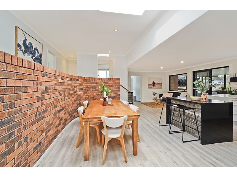 11 Lenaghan Crescent, Eleebana NSW 2282