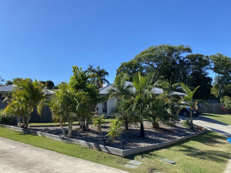 5 Trafalgar crt, Southside QLD 4570