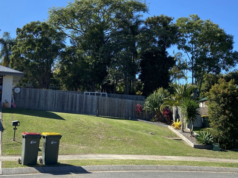 5 Trafalgar crt, Southside QLD 4570