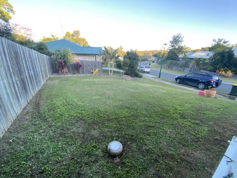 5 Trafalgar crt, Southside QLD 4570