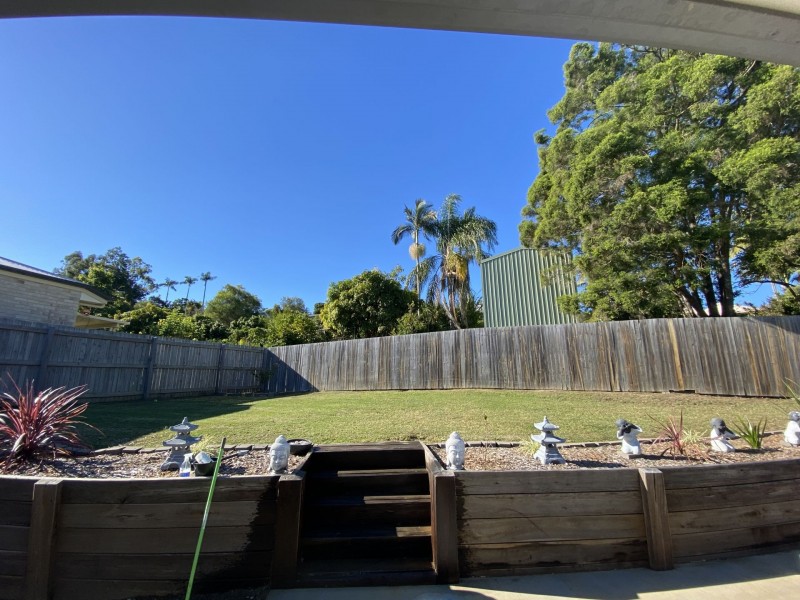 5 Trafalgar crt, Southside QLD 4570