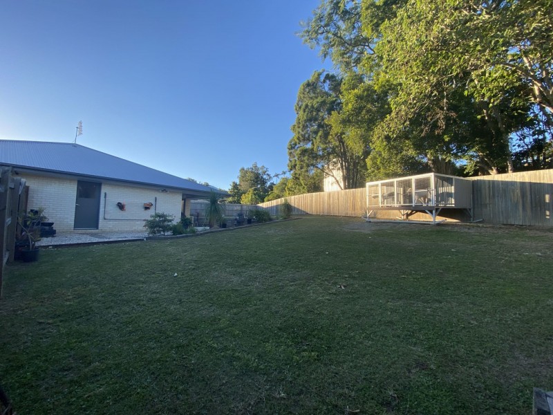 5 Trafalgar crt, Southside QLD 4570