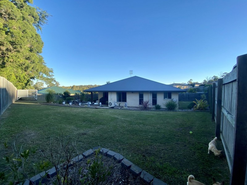 5 Trafalgar crt, Southside QLD 4570
