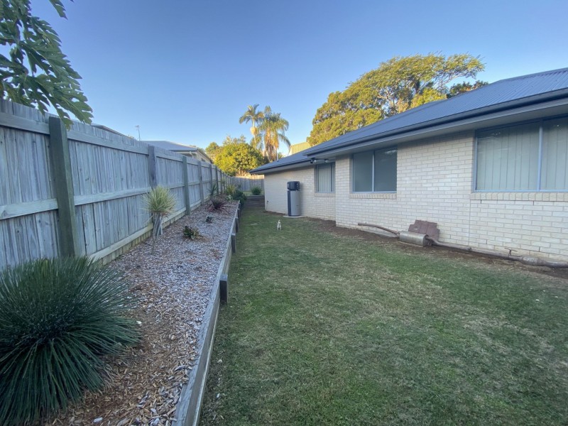 5 Trafalgar crt, Southside QLD 4570