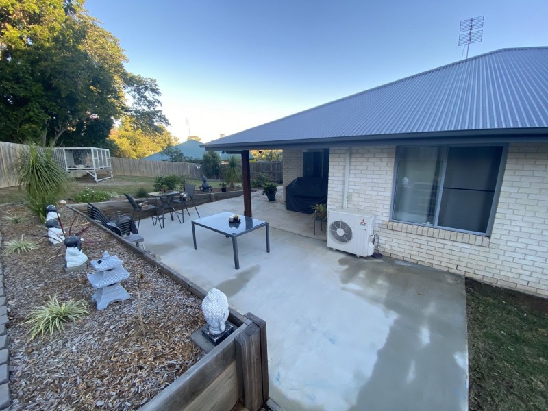 5 Trafalgar crt, Southside QLD 4570