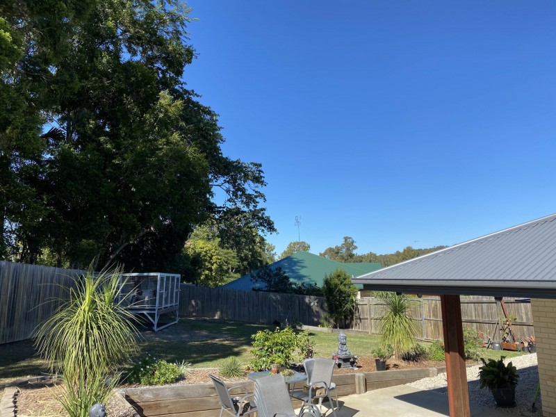 5 Trafalgar crt, Southside QLD 4570