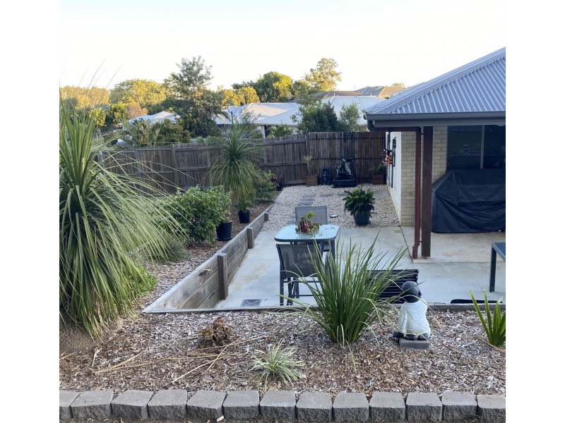 5 Trafalgar crt, Southside QLD 4570