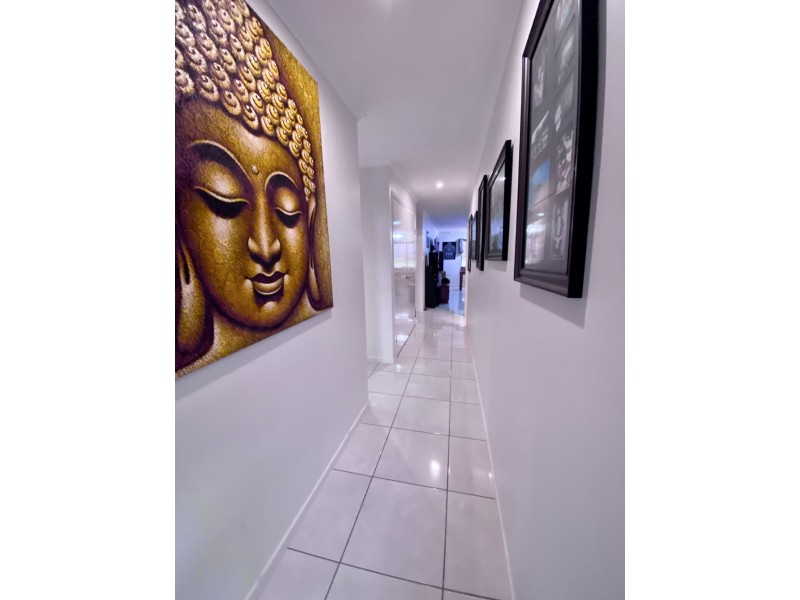 5 Trafalgar crt, Southside QLD 4570