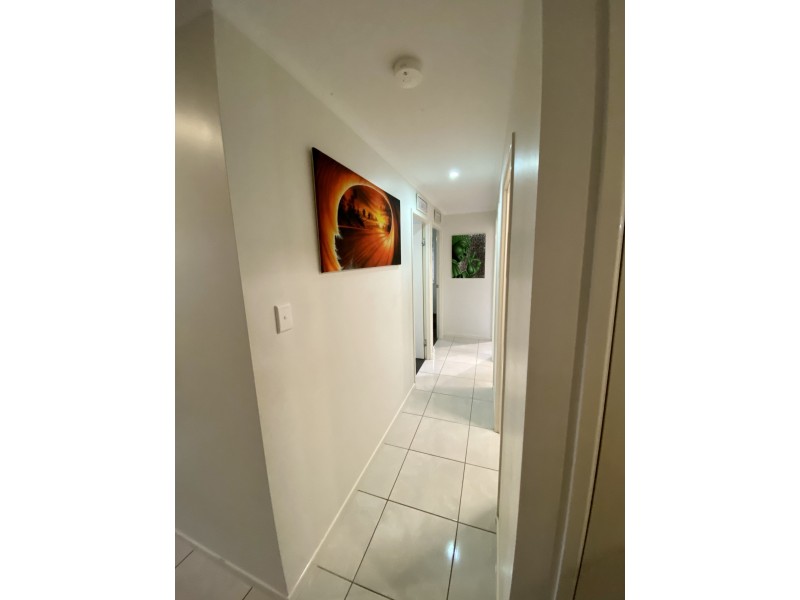 5 Trafalgar crt, Southside QLD 4570