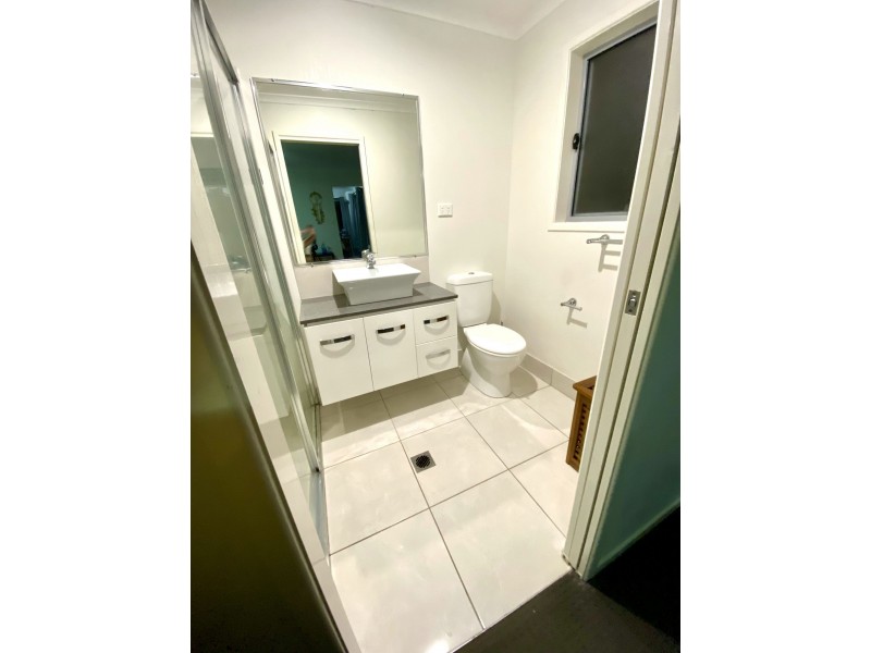 5 Trafalgar crt, Southside QLD 4570