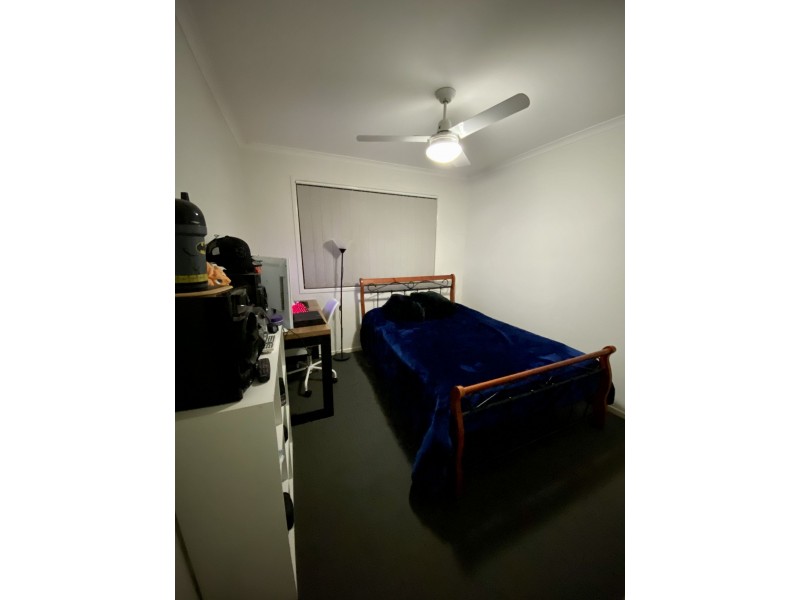 5 Trafalgar crt, Southside QLD 4570